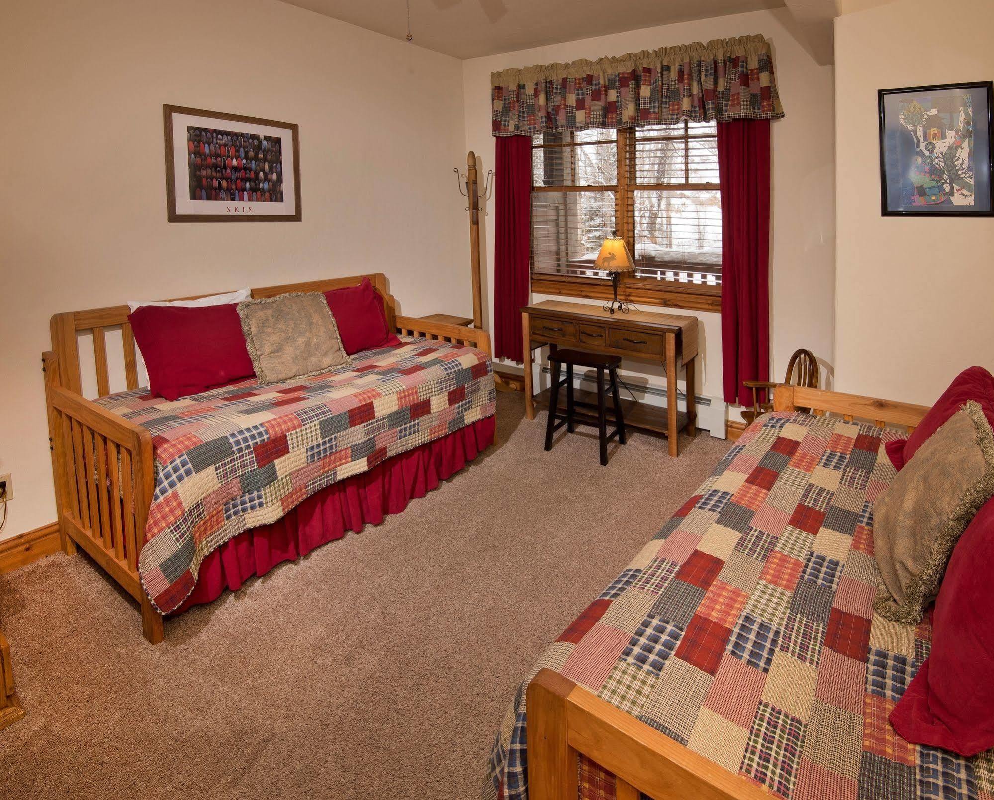 Lodge At Brookside Avon Village Eksteriør bilde